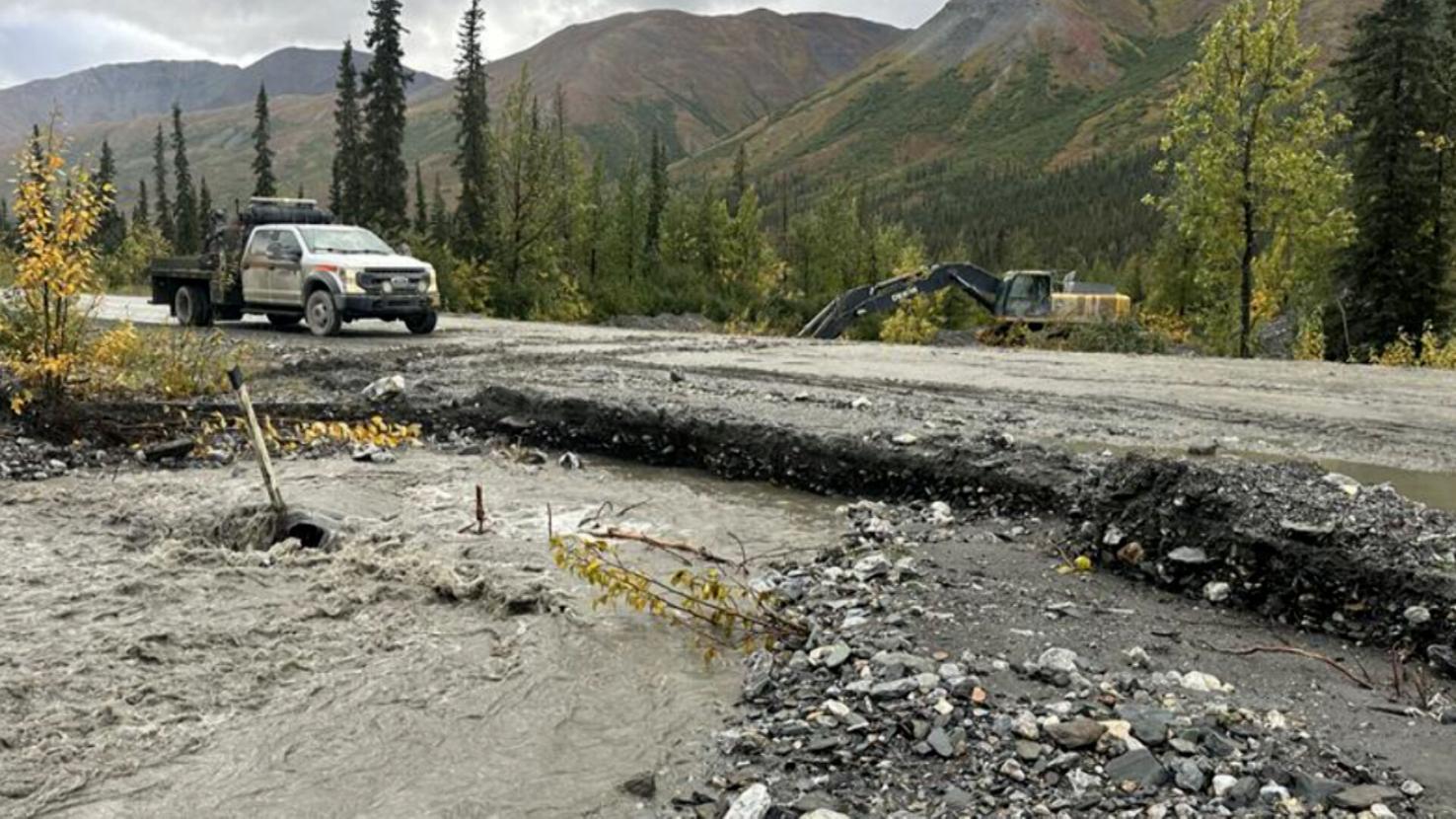 Flooding closes parts of Dalton Highway traffic reduced to one lane