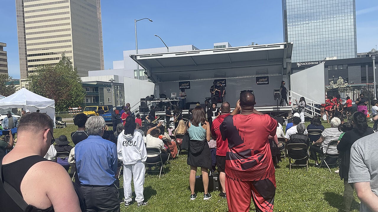 <a href="https://www.youralaskalink.com/anchorage-juneteenth-celebration-in-delaney-park-strip/image_d01601ff-5162-4ef2-8e96-284f56b27714.html" target="_blank">Anchorage Juneteenth Celebration in Delaney Park Strip</a>