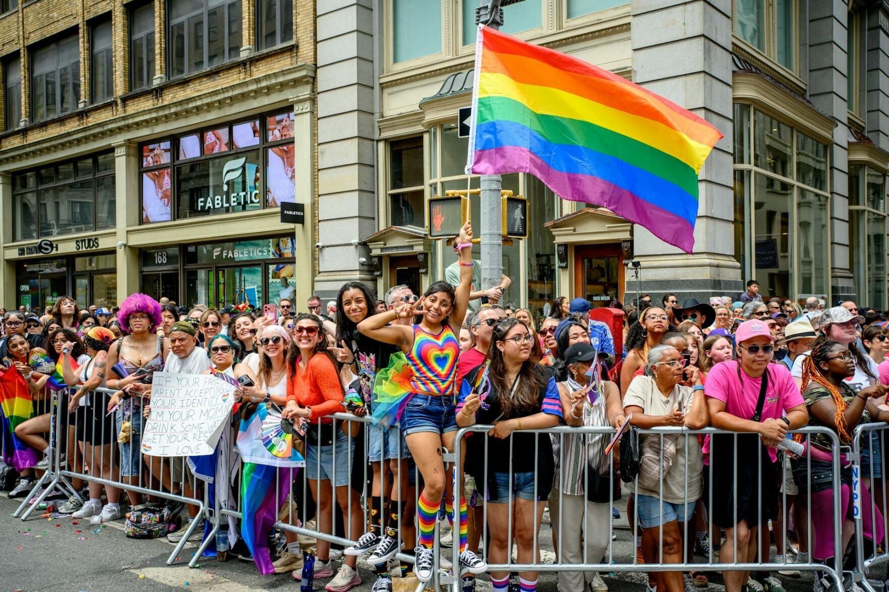 <a href="https://www.youralaskalink.com/news/national/young-women-are-identifying-as-less-straight-young-men-not-so-much/article_2aaf96d6-c50f-5bc0-b3f3-6b279df2f07b.html" target="_blank">Young women are identifying as less straight; young men, not so much</a>