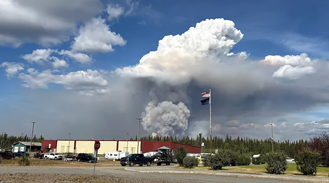 <a href="https://www.youralaskalink.com/news/local/evacuation-orders-lifted-as-crews-shift-to-cleanup-and-mop-up-after-mukluk-fire/article_100fd162-c62e-43ca-b368-209c724978b7.html" target="_blank">Evacuation orders lifted as crews shift to cleanup and mop-up after Mukluk Fire</a>