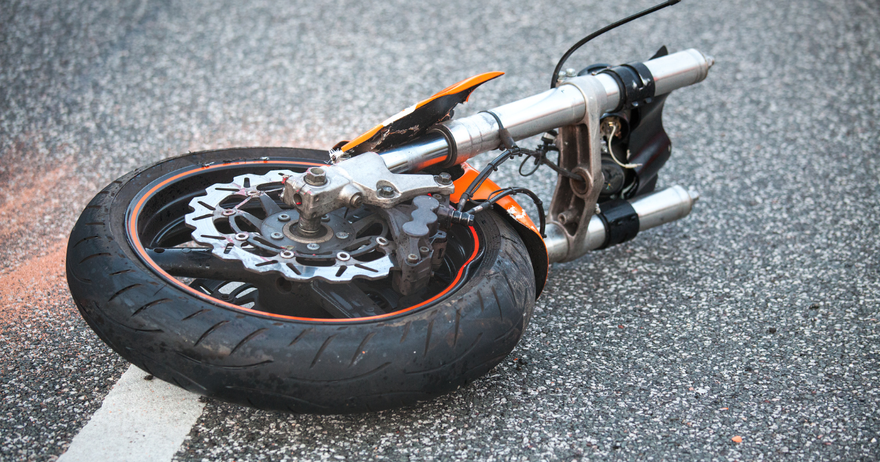 One Dead, One Critically Injured in Motorcycle Crash on Parks Highway - Vimarsana News