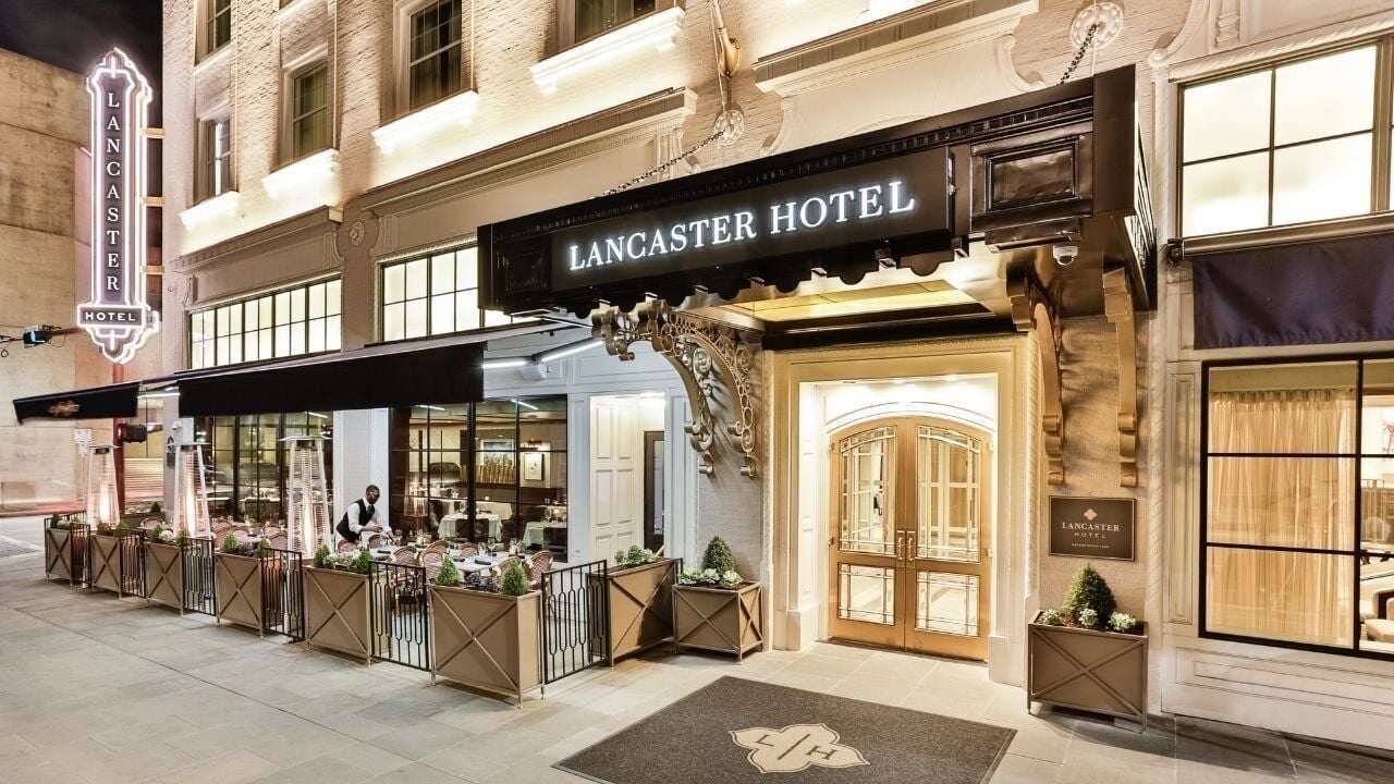 <a href="https://www.youralaskalink.com/news/national/a-perfect-theater-weekend-at-houston-s-historic-lancaster-hotel/article_fb99ddcf-727b-5065-9400-d2087c3283cb.html" target="_blank">A Perfect Theater Weekend at Houston’s Historic Lancaster Hotel</a>