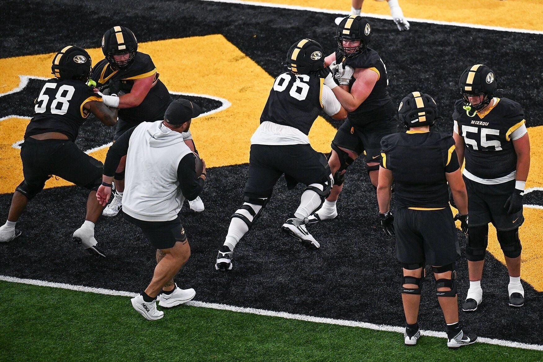 <a href="https://www.youralaskalink.com/sports/national/missouri-offensive-line-practice-copy-copy/image_e7a8d222-c4fb-5a02-a937-7aefc243be25.html" target="_blank">Missouri offensive line practice (copy) (copy)</a>