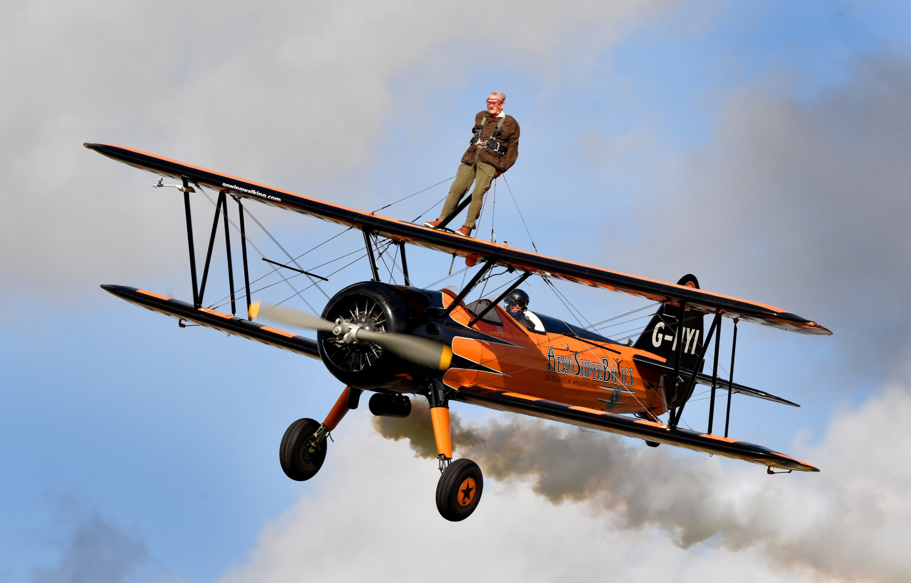 <a href="https://www.youralaskalink.com/news/national/94-year-old-veteran-completes-daring-wing-walk/article_e2697c51-890c-5e9f-a3e3-d13f7efddecc.html" target="_blank">94-year-old veteran completes daring wing walk</a>