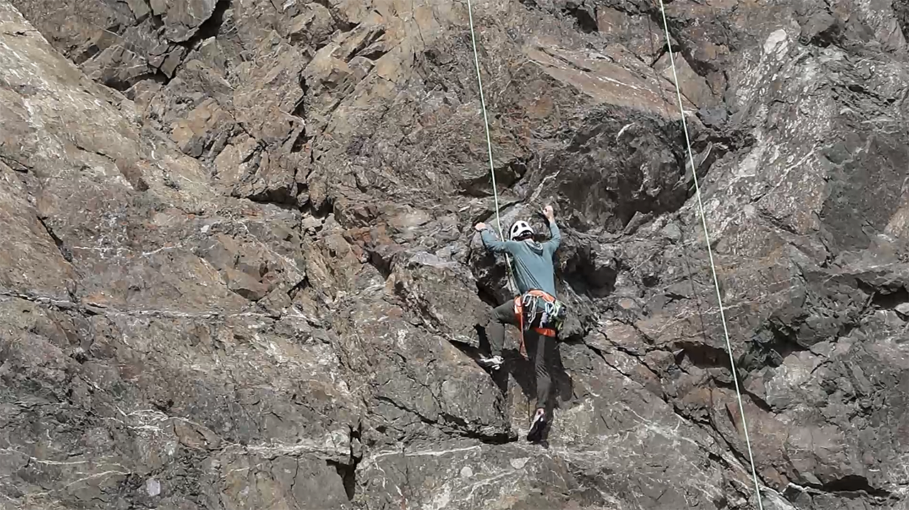<a href="https://www.youralaskalink.com/news/local/climbers-head-to-turnagain-arm-as-alaska-warms-up-for-summer/article_3292c7e8-3e2d-4899-bf2d-173d764f55ad.html" target="_blank">Climbers head to Turnagain Arm as Alaska warms up for summer</a>