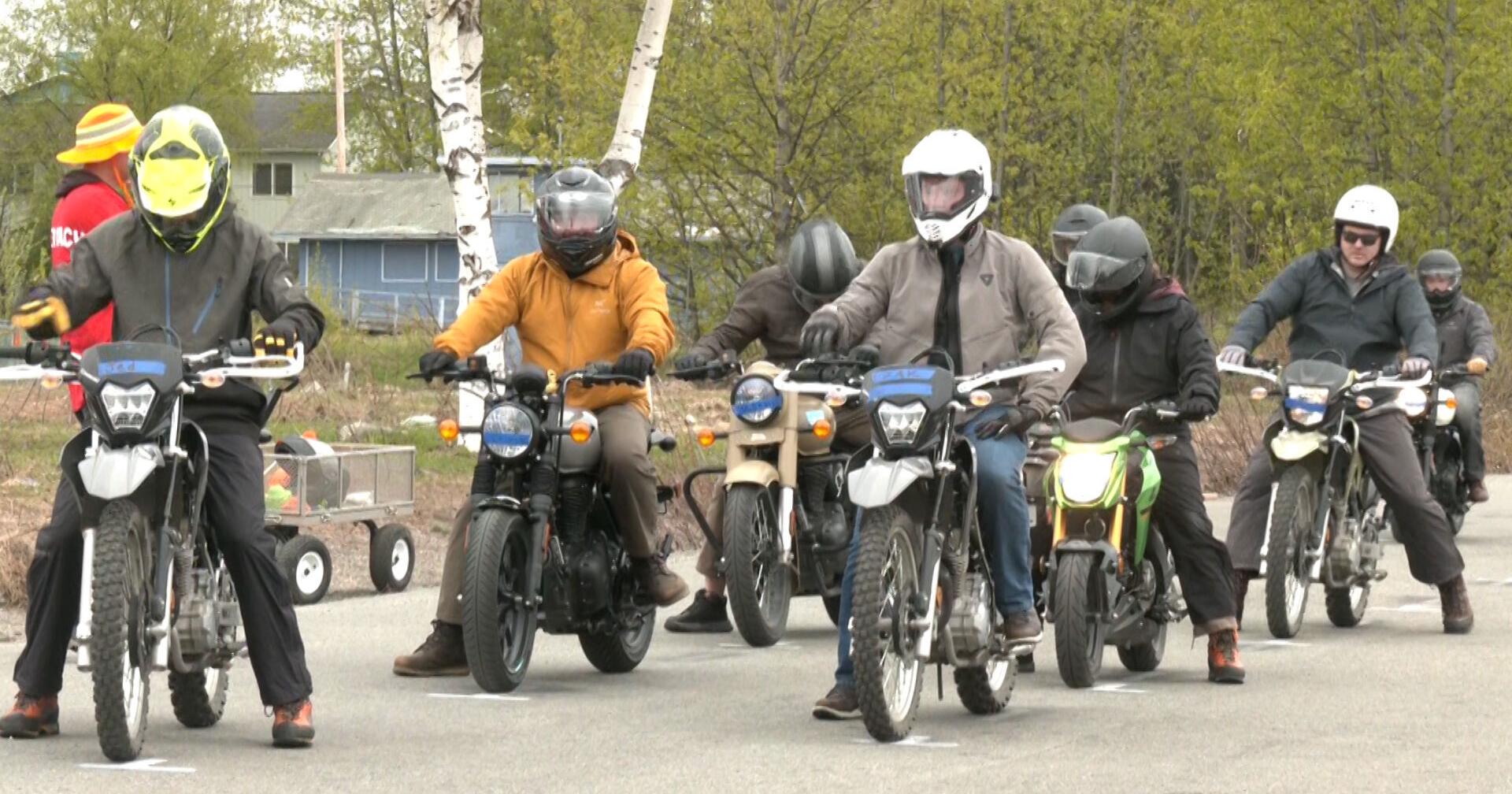 New motorcyclists take a course to learn how to be safe - Vimarsana News