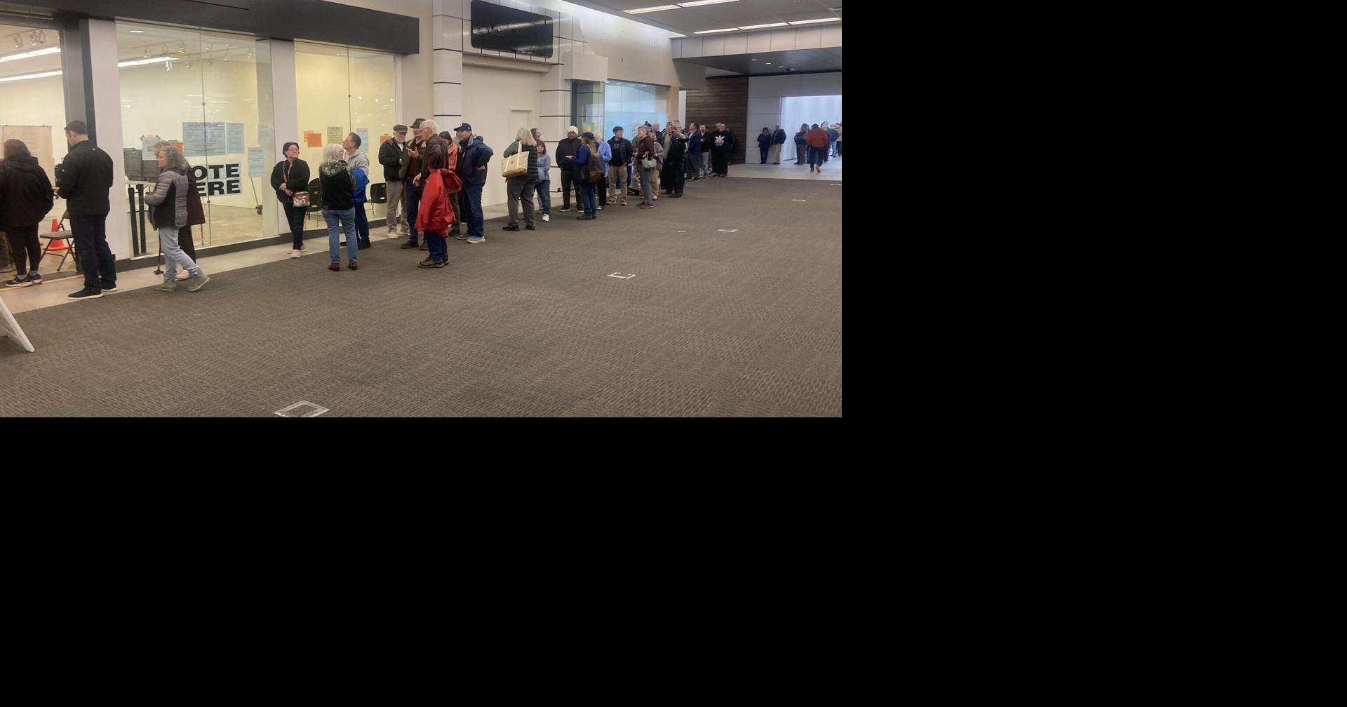 Rain or shine, Anchorage voters brave long lines for early voting