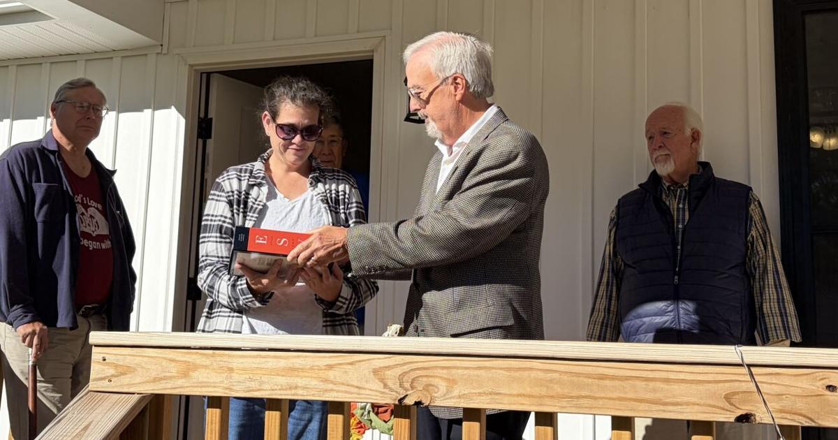 Emily Newcomb Rd Local Habitat for Humanity hands of keys, dedicates new house | Local ...