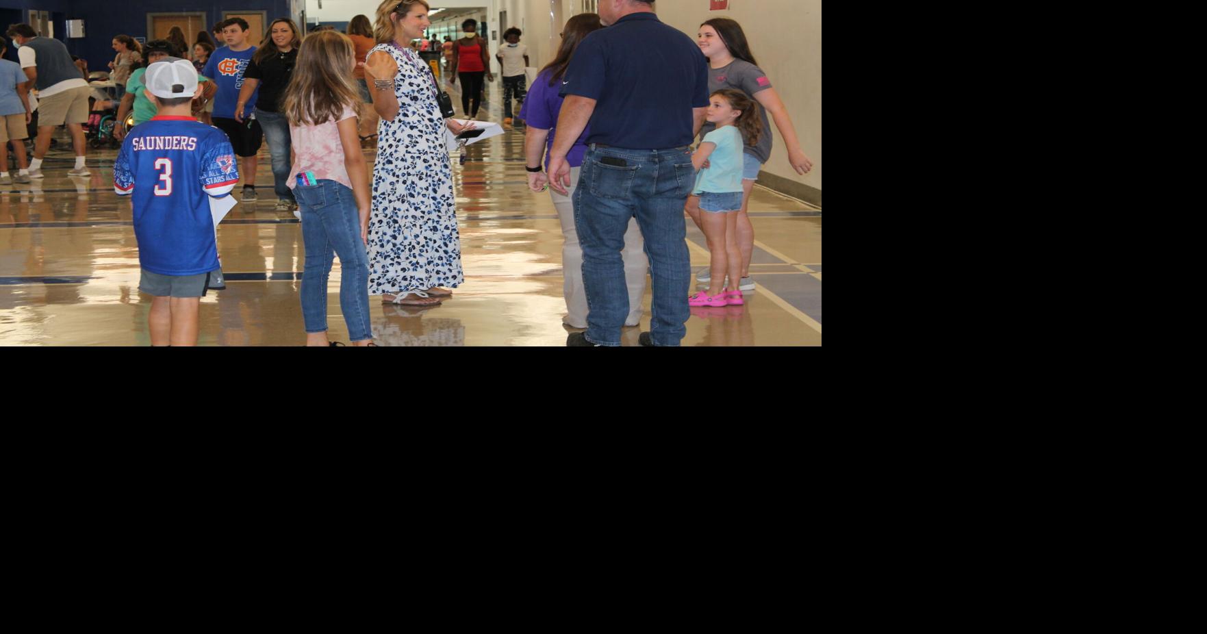 PHOTOS Middle School hosts open house Education