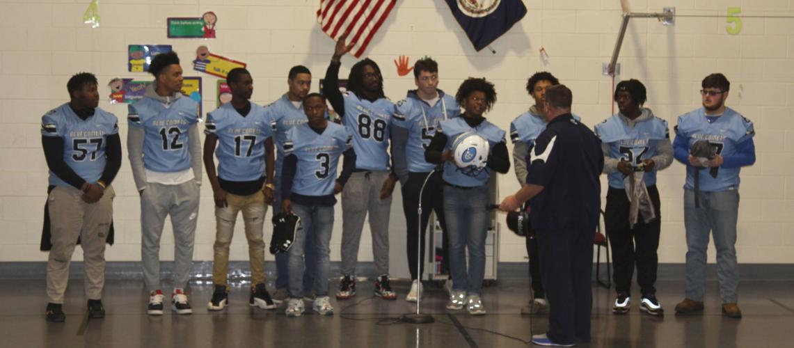 In surprise visit, Comets football players and cheerleaders help