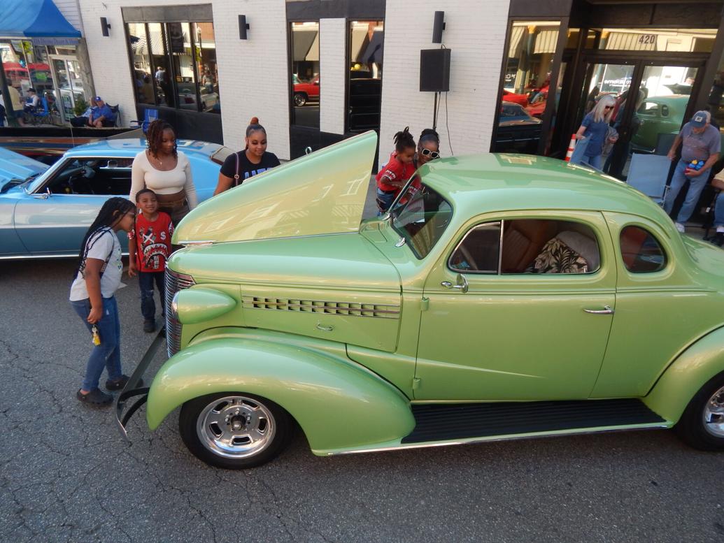 CruzIn attracts 215 vintage vehicles to downtown SoBo Town of South