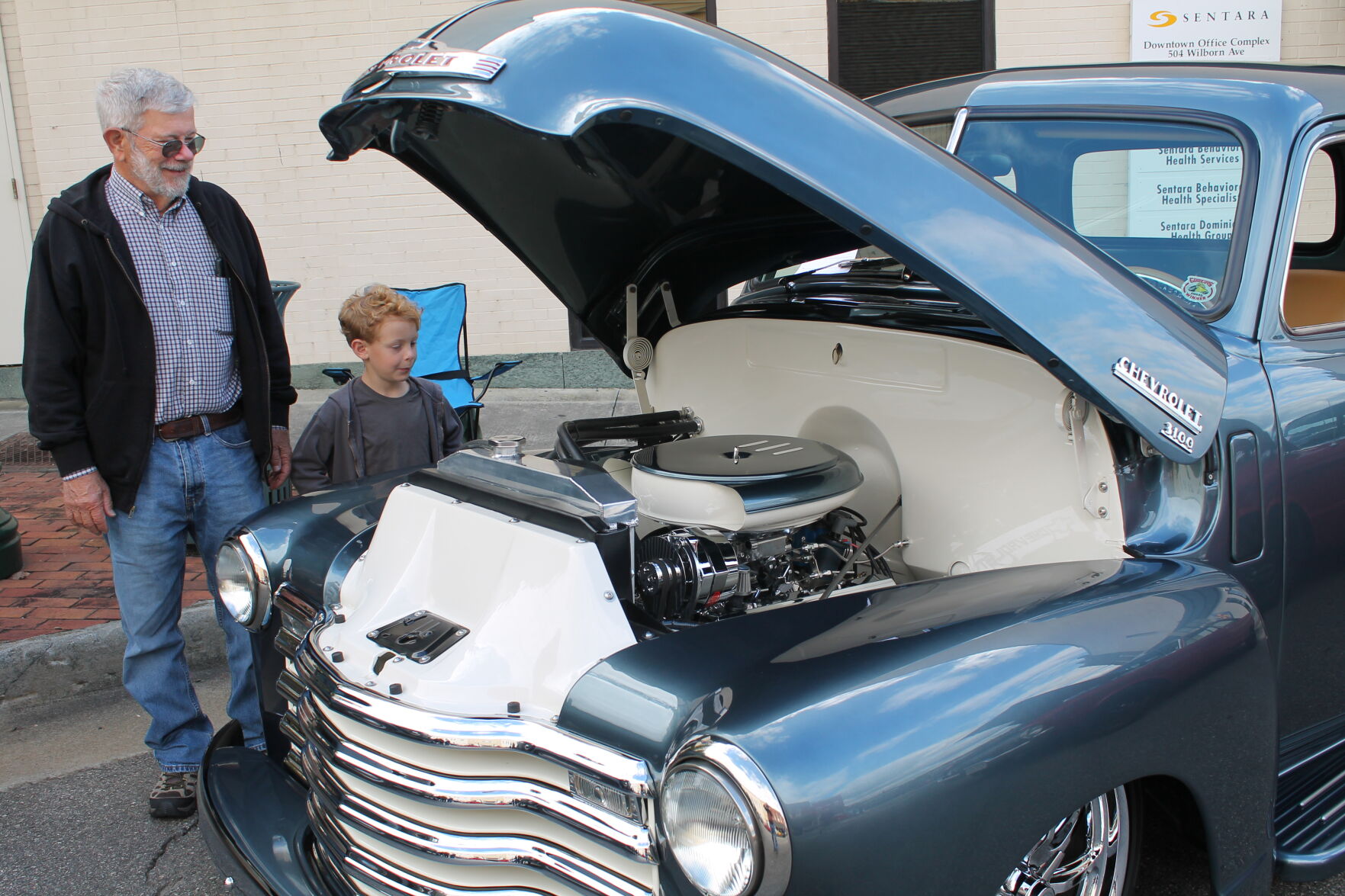 200 vintage vehicles roll into Downtown South Boston Cruz In